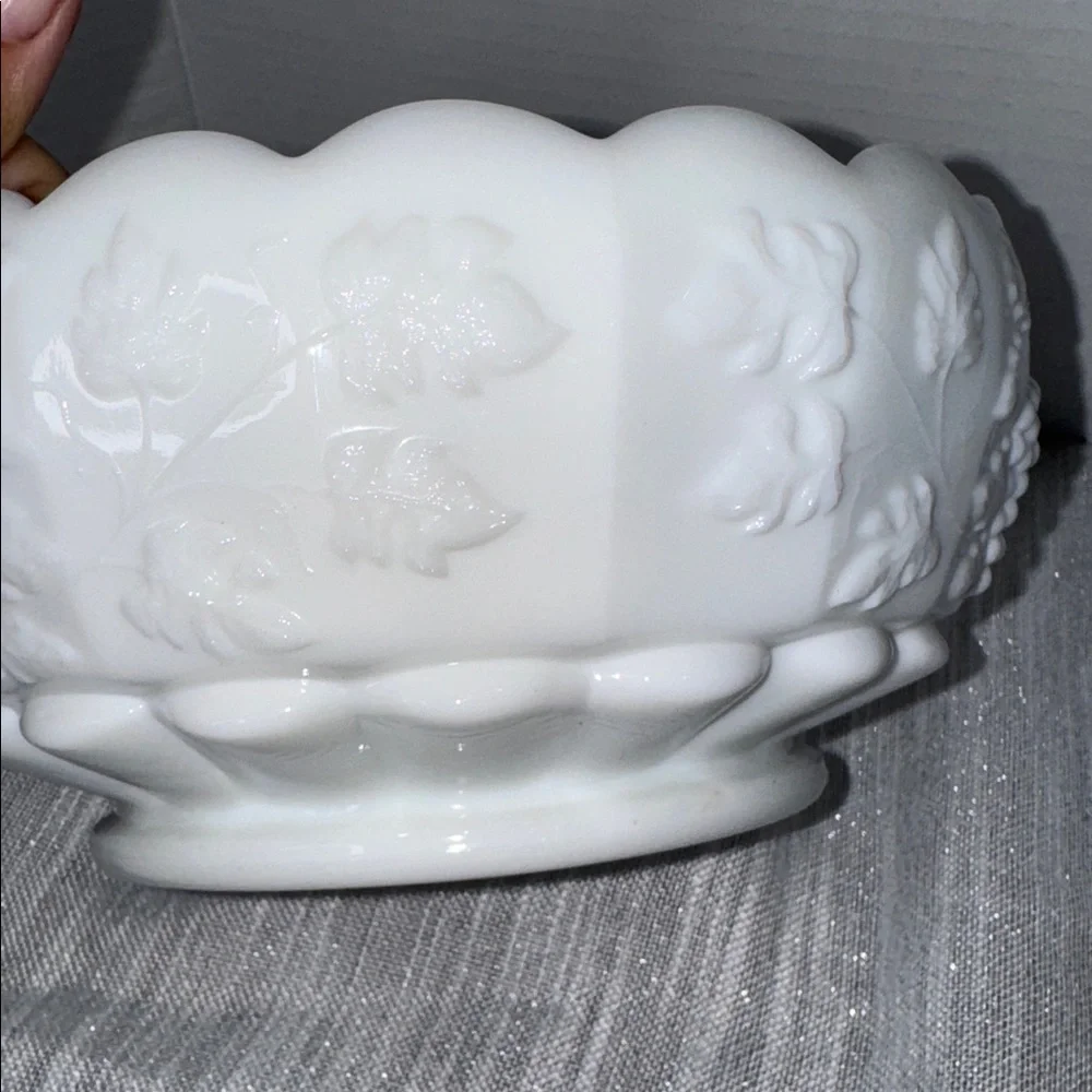 Westmoreland Milk Glass Bowl Paneled Grape Vine 1040 - 1984 Vintage 8.25” X 4”